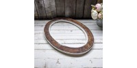 Cadre ovale en bois orné antique